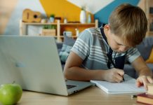 Adaptive Lesson Chunking Mitigates Cognitive Load and Boosts Vocabulary Learning: A Controlled Study